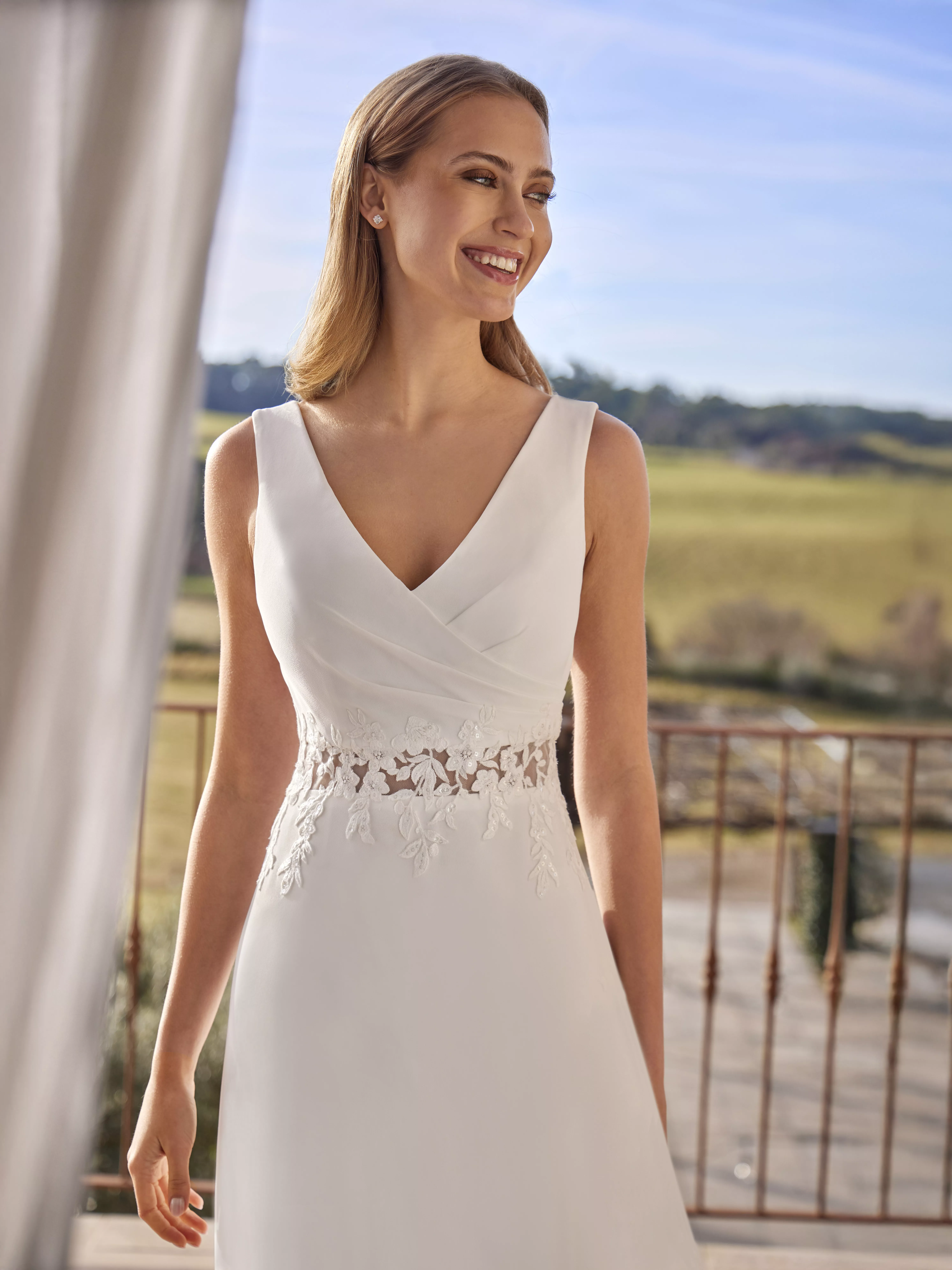 vestido-novia-escami-whiteone-encaje-escoteenv-espaldaenv-sedkanovias3