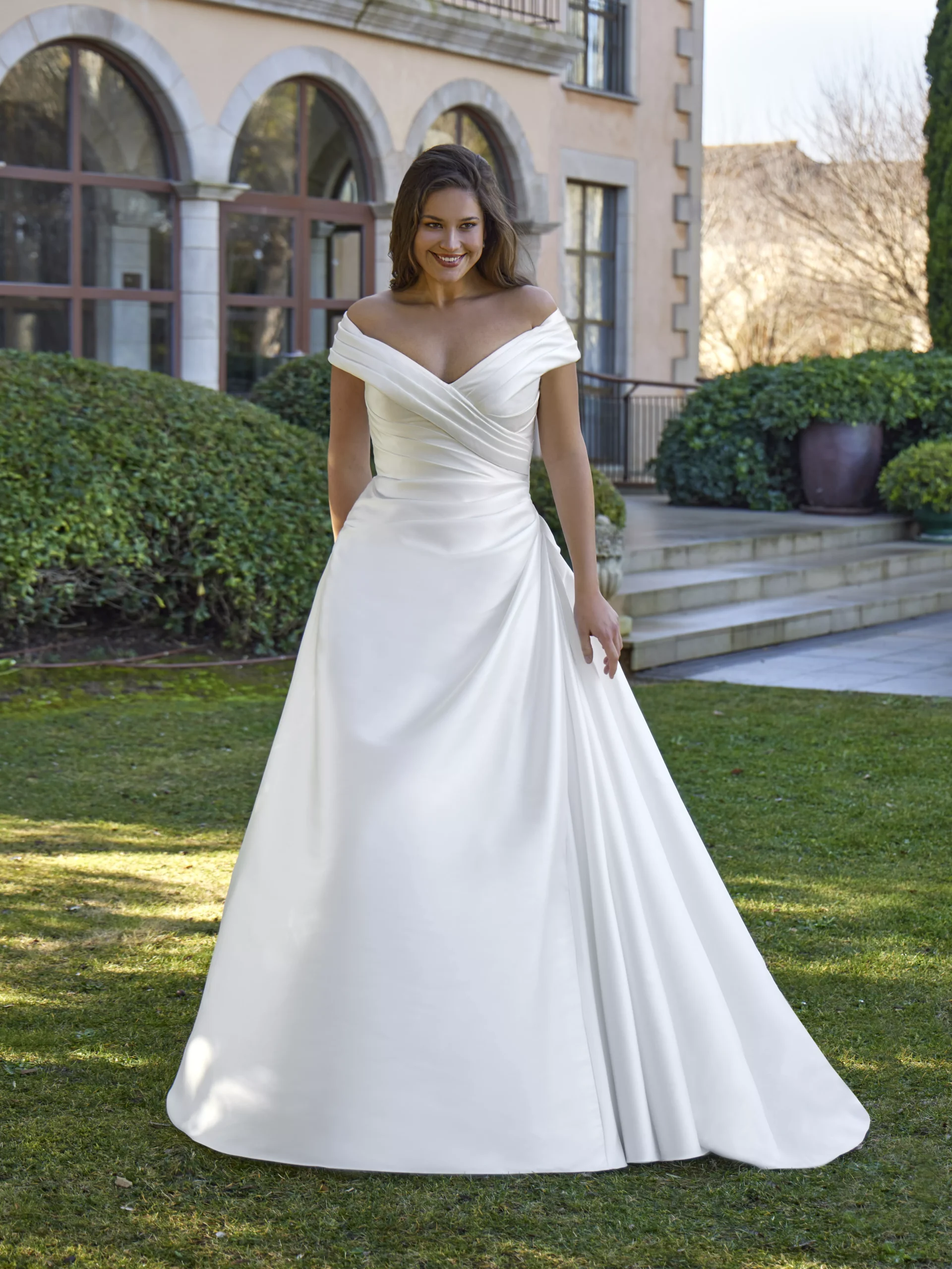 vestido-novia-eudoreia-whiteone-mikado-escoteenv-espaldapalabradehonor-sedkanovias1