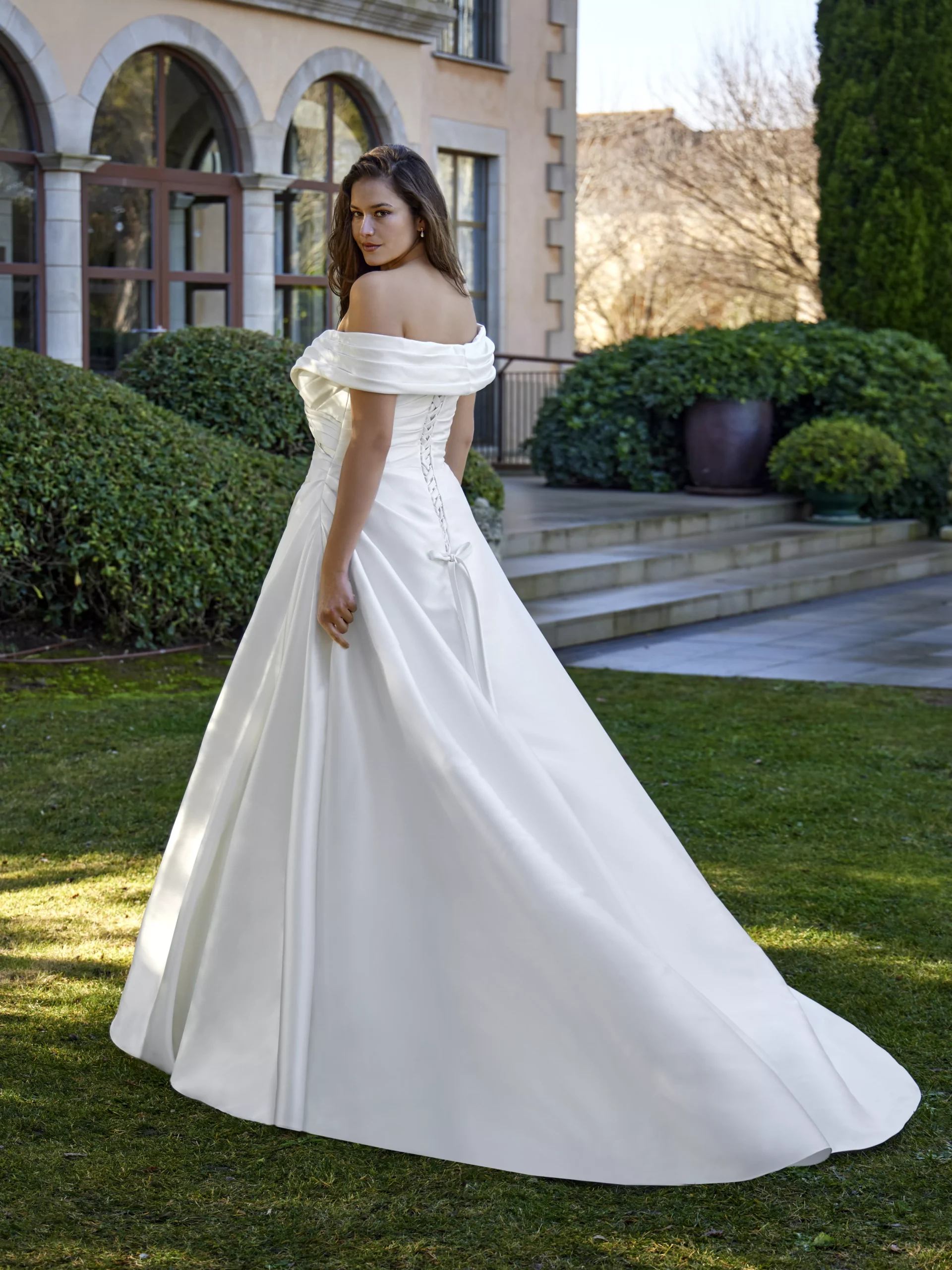 vestido-novia-eudoreia-whiteone-mikado-escoteenv-espaldapalabradehonor-sedkanovias2