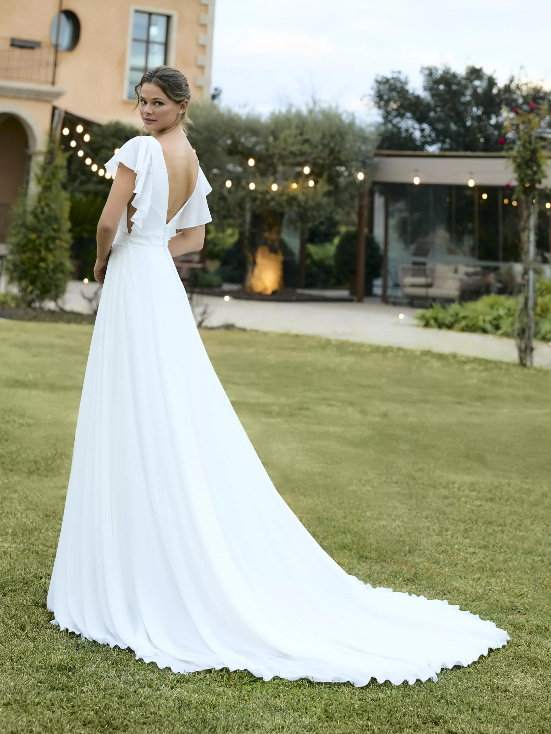 vestido-novia-halymena-whiteone-crepé-escoteenv-espaldaenv-sedkanovias2
