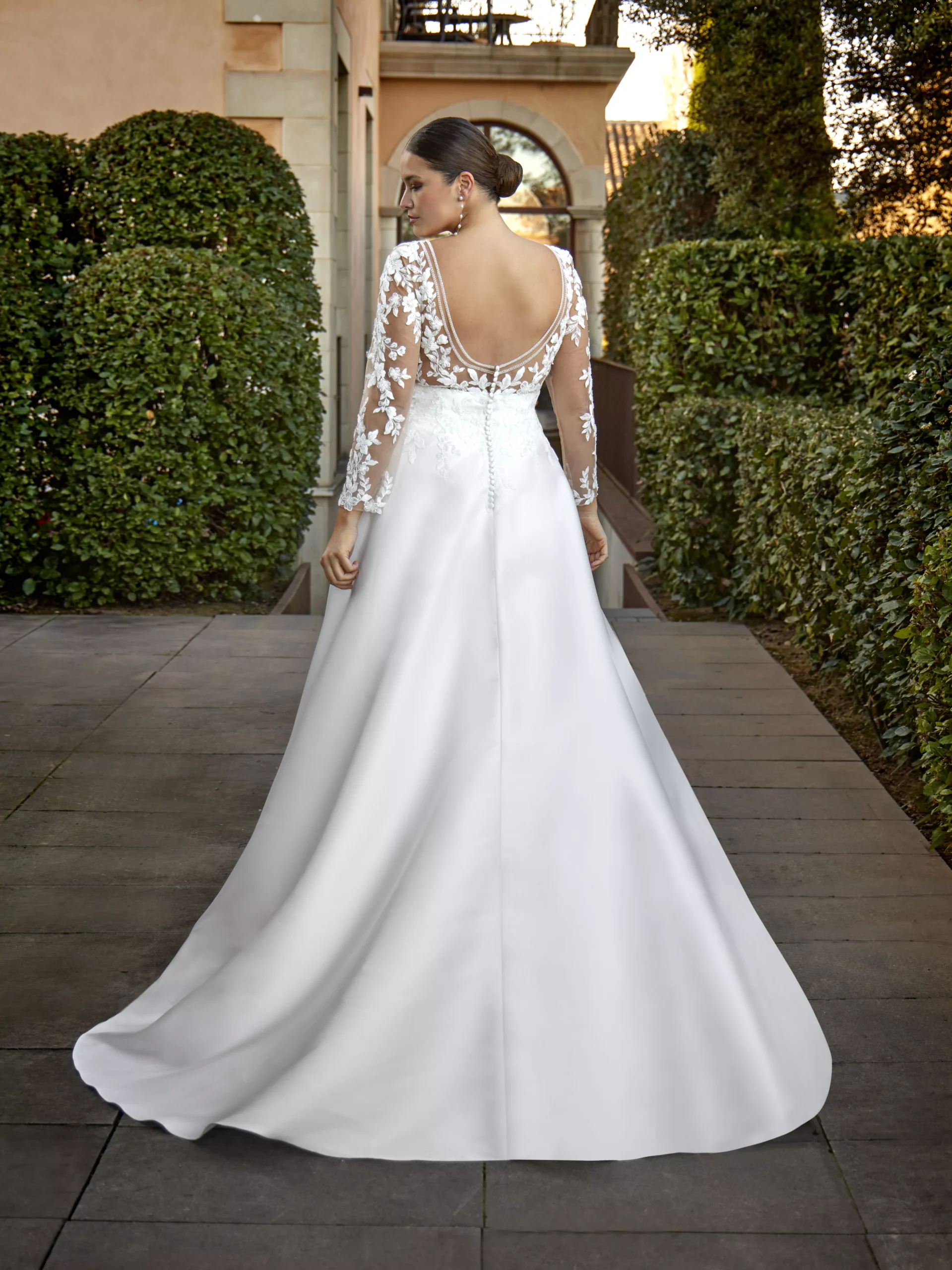 vestido-novia-kleone-whiteone-encaje-escoteenv-espaldaenv-sedkanovias2