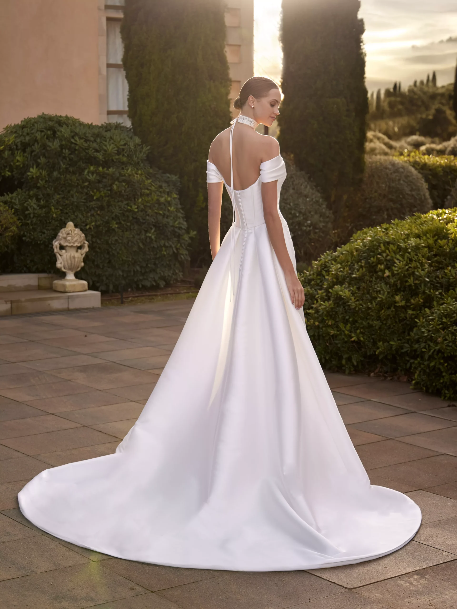 vestido-novia-lilou-whiteone-encaje-escotecorazón-espaldarecta-sedkanovias2