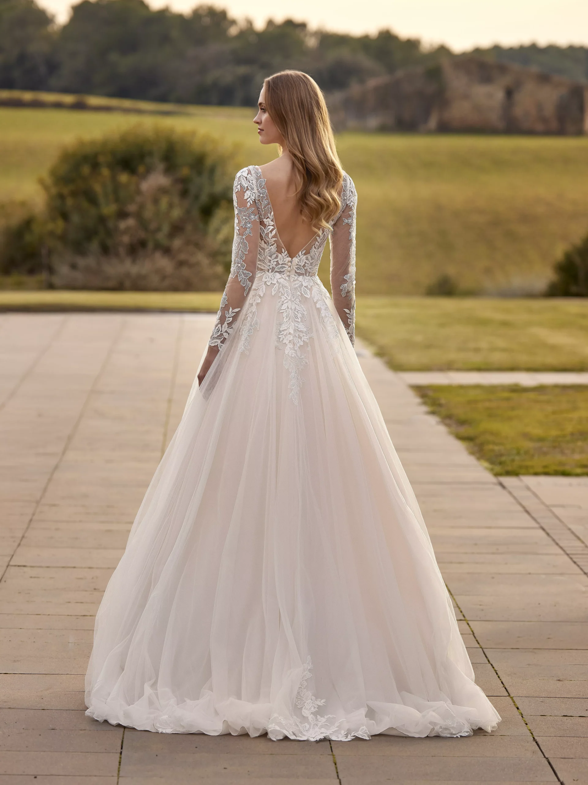 vestido-novia-lirea-whiteone-encaje-escoteenv-espaldaenv-sedkanovias2