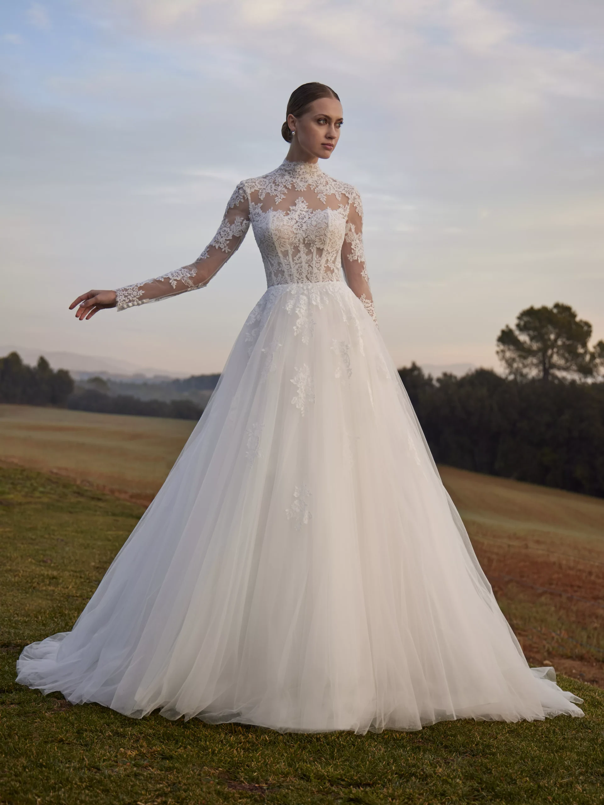 vestido-novia-marisal-whiteone-encaje-escotecerrado-espaldacerrada-sedkanovias1