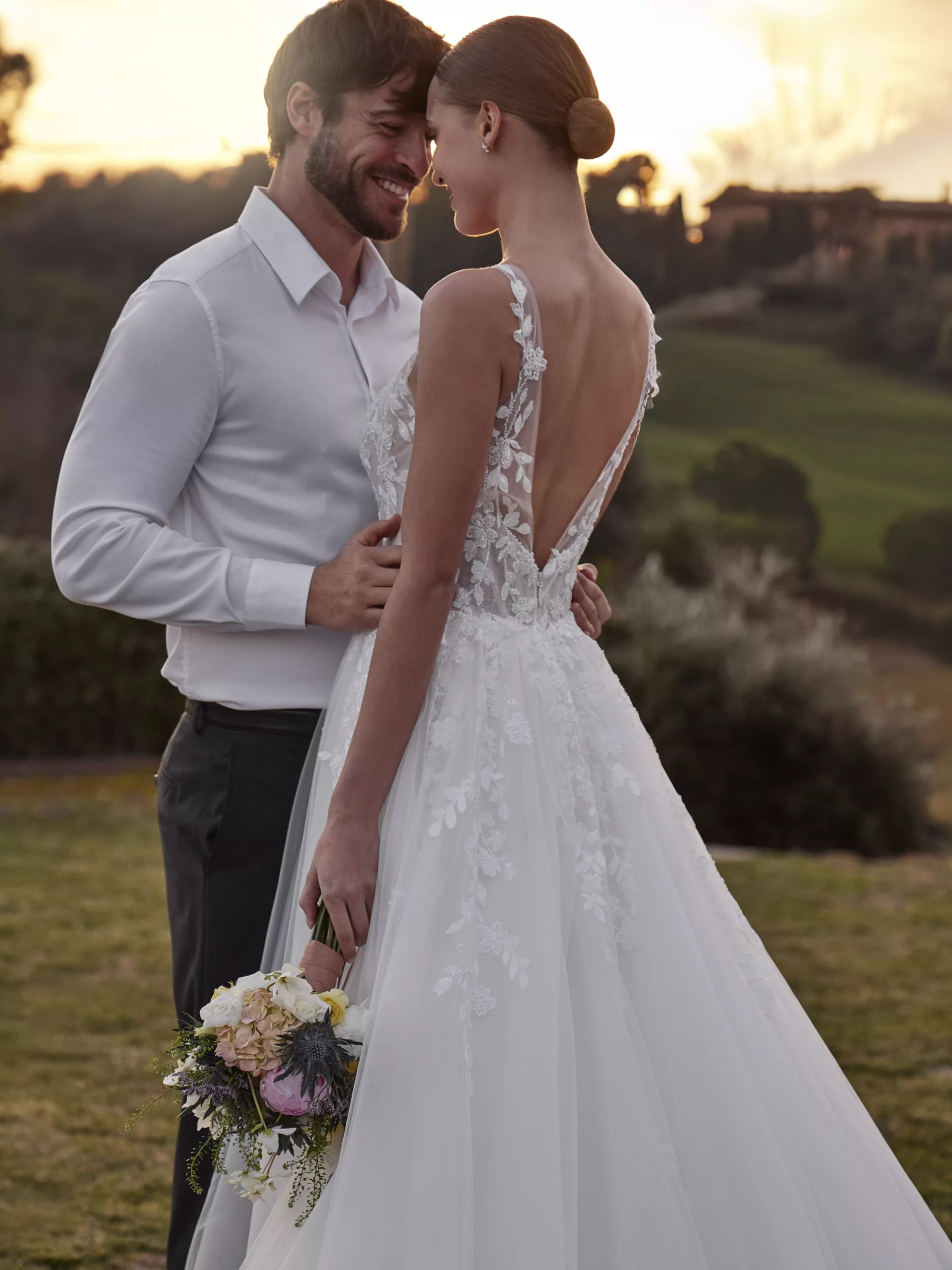 vestido-novia-melibe-whiteone-encaje-escotecorazón-espaldaenv-sedkanovias3