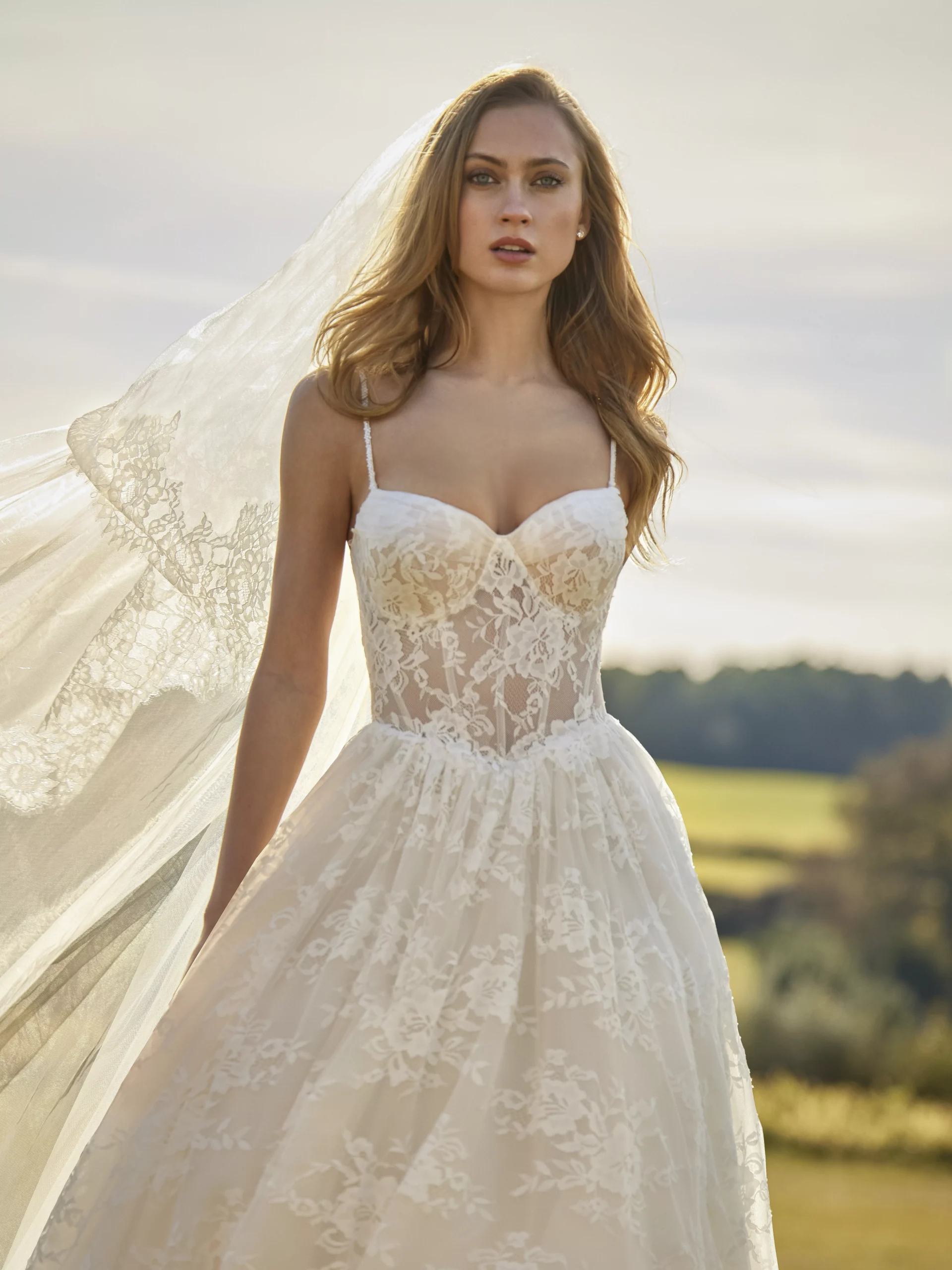 vestido-novia-nuvira-whiteone-encaje-escotecorazón-espaldarecta-sedkanovias4